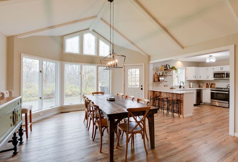 East Aurora Home ~ 18 Mi To Downtown Buffalo!