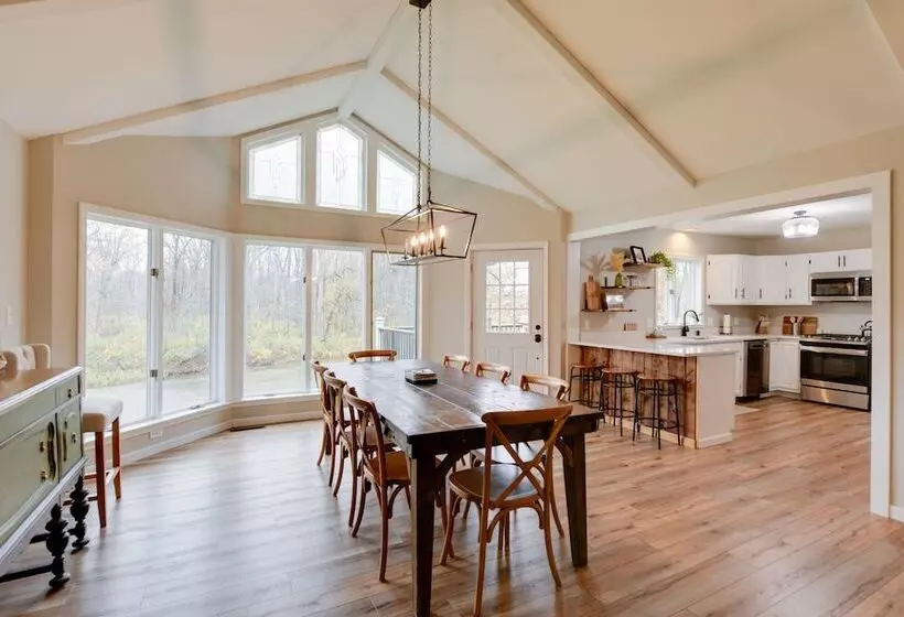 East Aurora Home ~ 18 Mi To Downtown Buffalo!