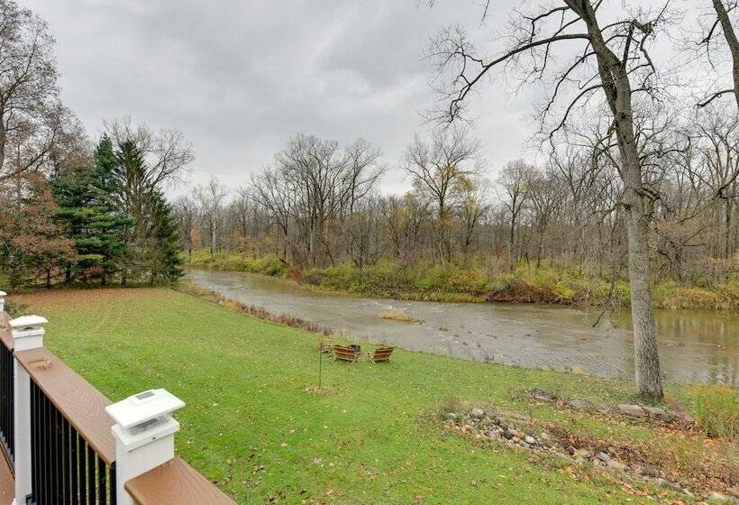 East Aurora Home ~ 18 Mi To Downtown Buffalo!