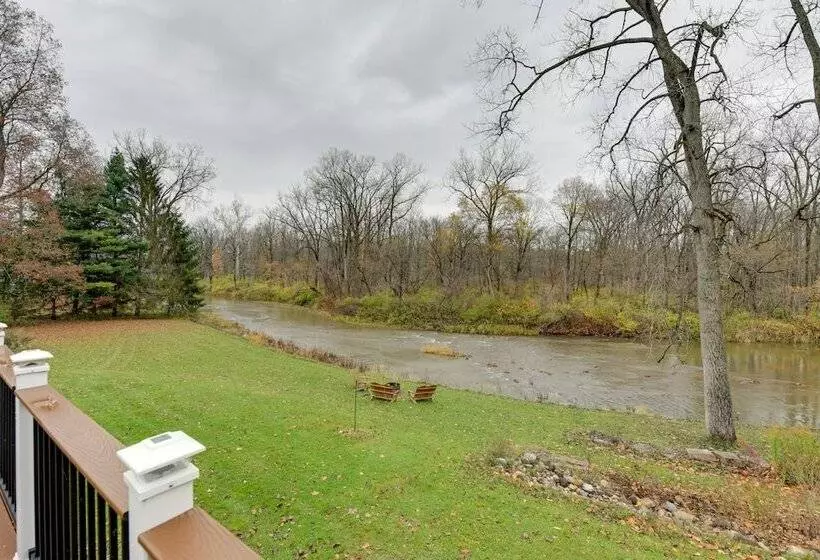 East Aurora Home ~ 18 Mi To Downtown Buffalo!