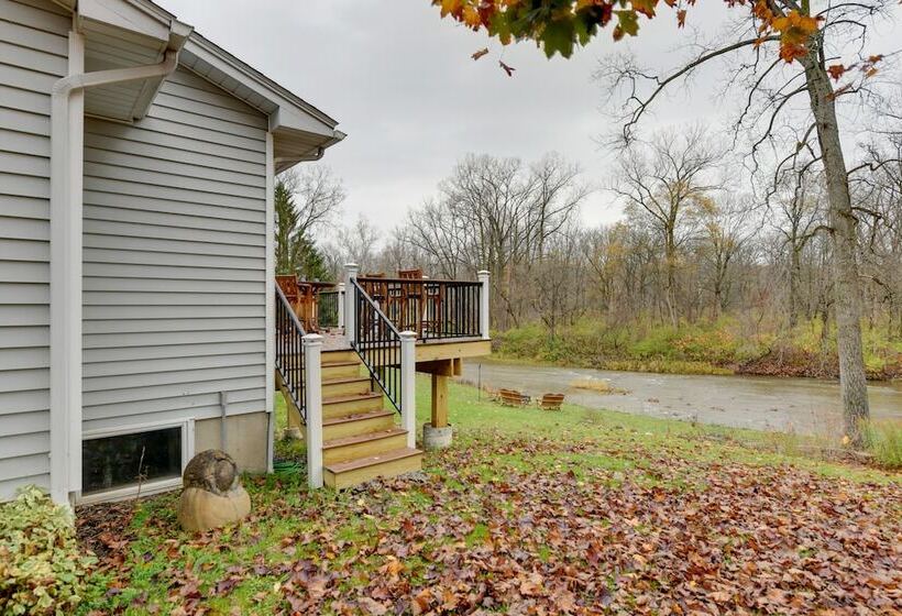 East Aurora Home ~ 18 Mi To Downtown Buffalo!