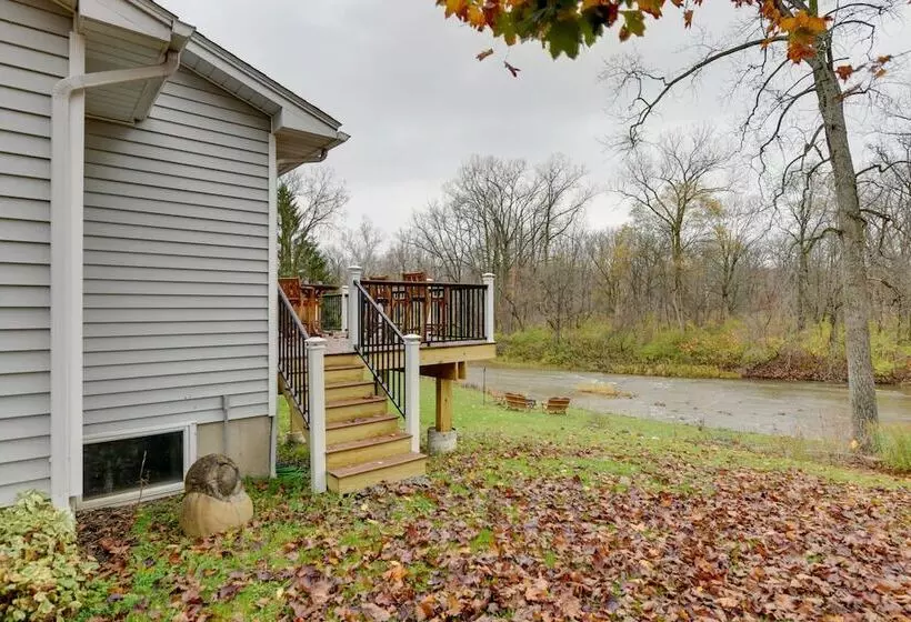 East Aurora Home ~ 18 Mi To Downtown Buffalo!