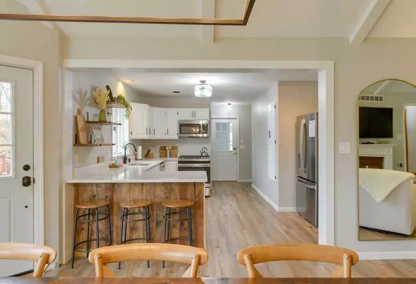 East Aurora Home ~ 18 Mi To Downtown Buffalo!