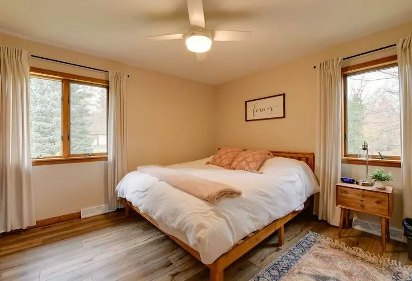 East Aurora Home ~ 18 Mi To Downtown Buffalo!