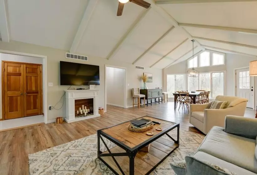 East Aurora Home ~ 18 Mi To Downtown Buffalo!