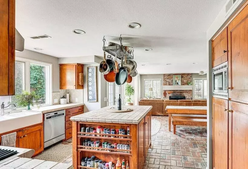 Escondido Home: Private Pool, 2 Grills & Fire Pit!