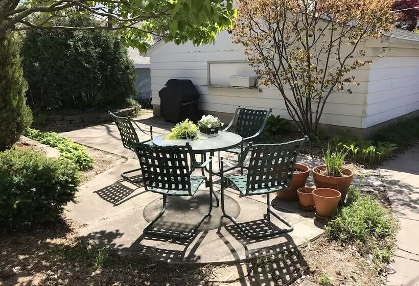 簡易ホテル Beautiful Luxury Suite A Shorewood Home