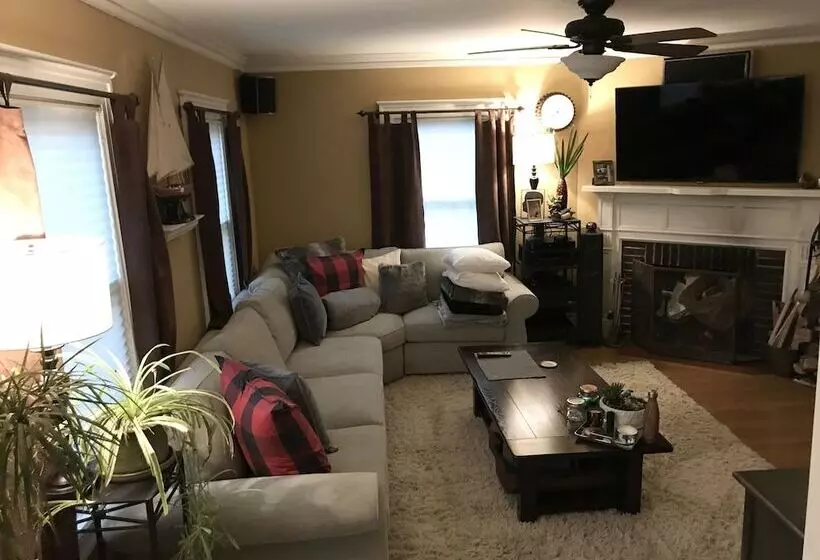 簡易ホテル Beautiful Luxury Suite A Shorewood Home