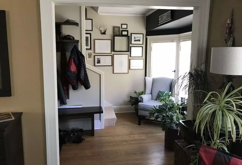 簡易ホテル Beautiful Luxury Suite A Shorewood Home