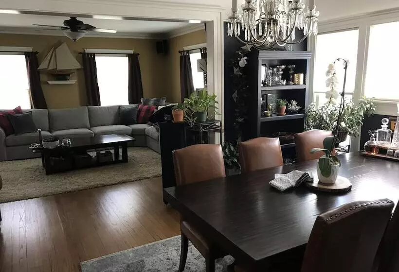 簡易ホテル Beautiful Luxury Suite A Shorewood Home