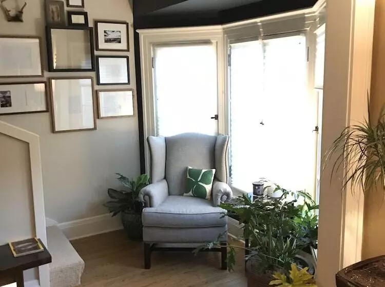 簡易ホテル Beautiful Luxury Suite A Shorewood Home