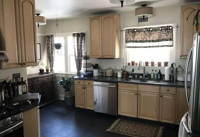 簡易ホテル Beautiful Luxury Suite A Shorewood Home