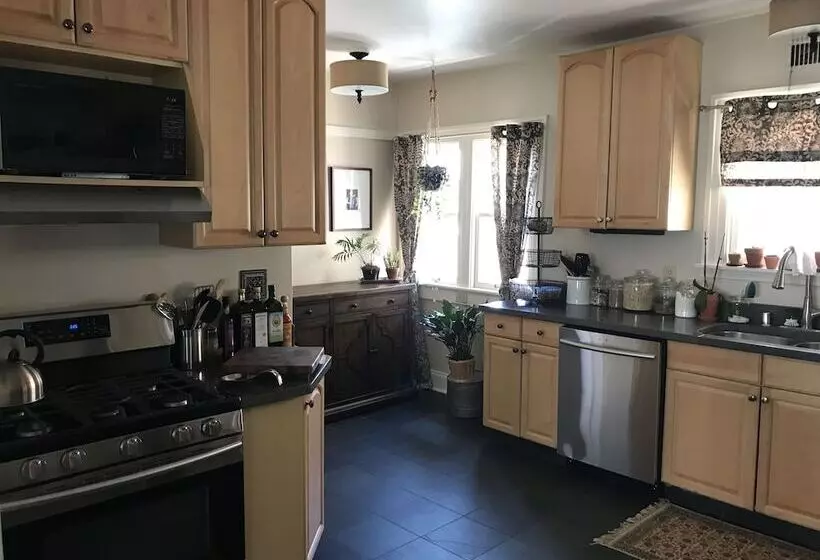 簡易ホテル Beautiful Luxury Suite A Shorewood Home