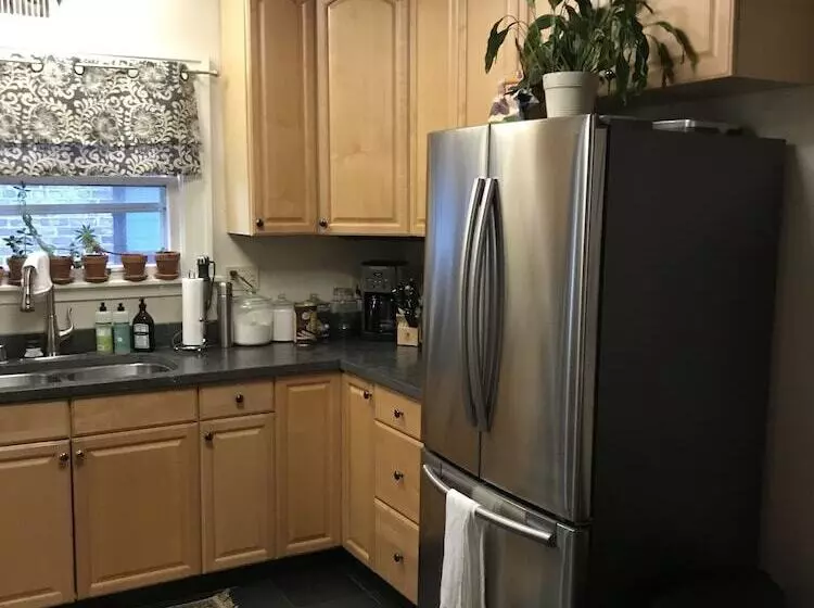 簡易ホテル Beautiful Luxury Suite A Shorewood Home