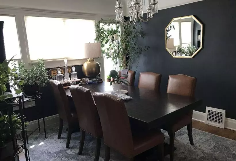 簡易ホテル Beautiful Luxury Suite A Shorewood Home