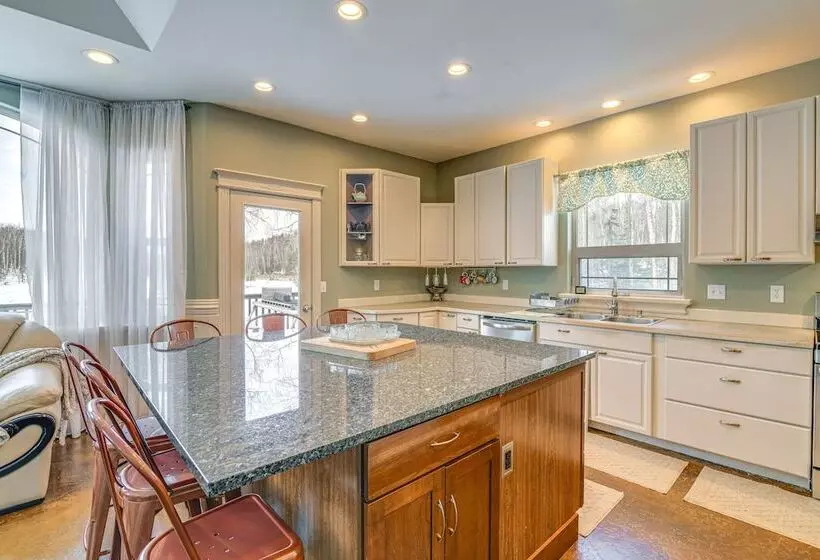 Inviting Wasilla Vacation Rental: 6 Mi To Big Lake