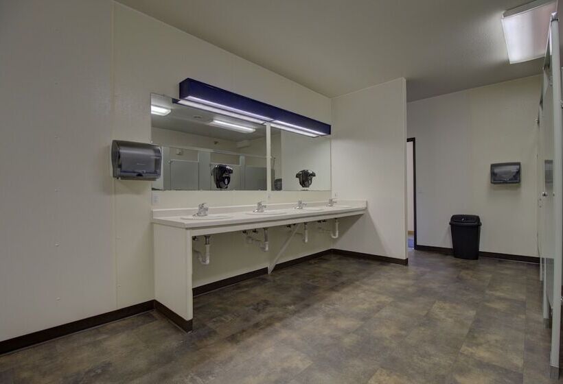 Legacy Lakeside Resort