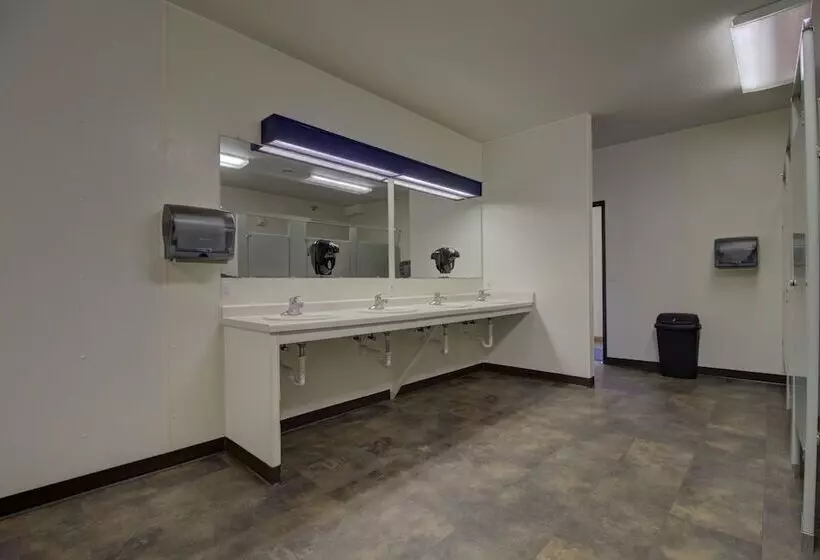 Legacy Lakeside Resort