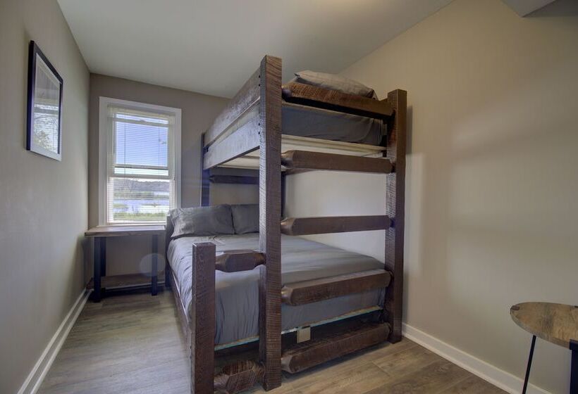 Legacy Lakeside Resort