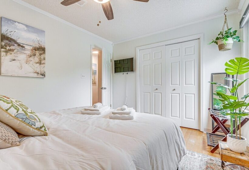 Milton Waterfront Home W/ Dock & Outdoor Kitchen!