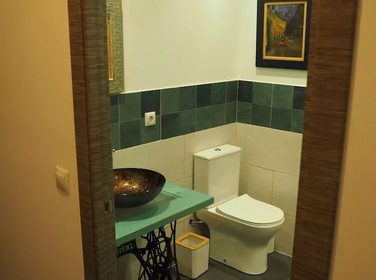 Molucano Themed Rooms