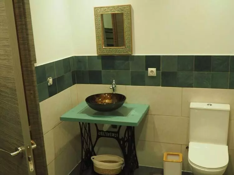 Molucano Themed Rooms