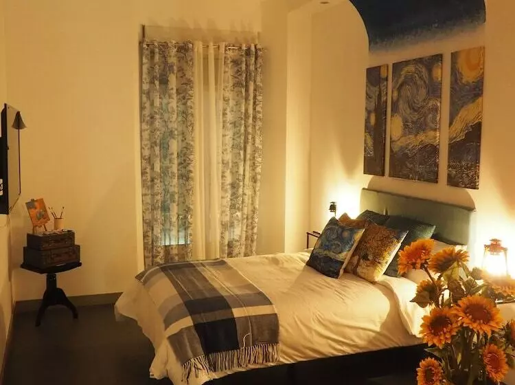 Molucano Themed Rooms