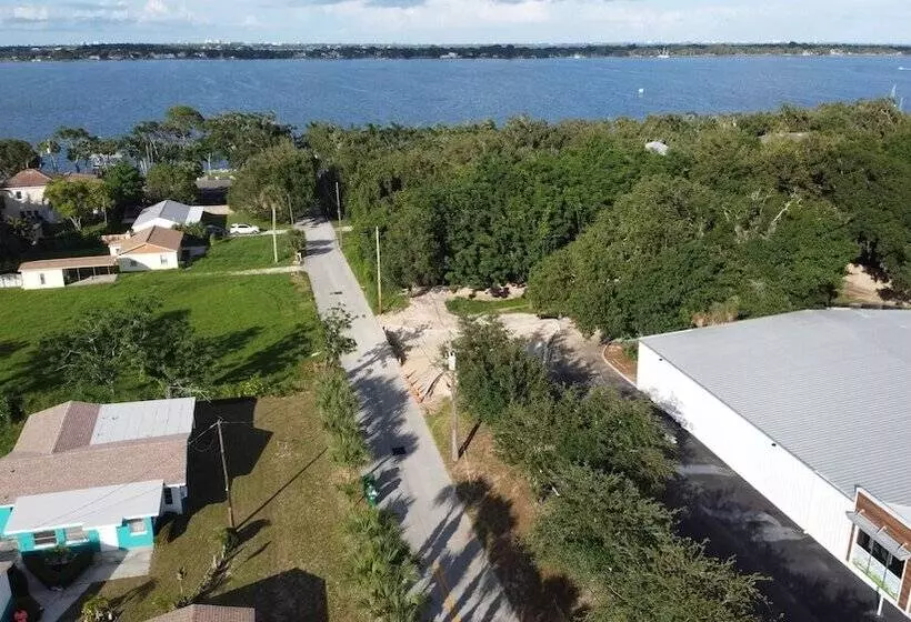 Motelli Bonsai   A Modern Motor Court