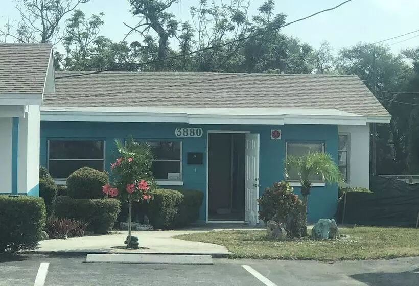 Motelli Bonsai   A Modern Motor Court