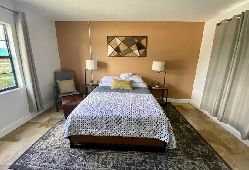 Motelli Bonsai   A Modern Motor Court