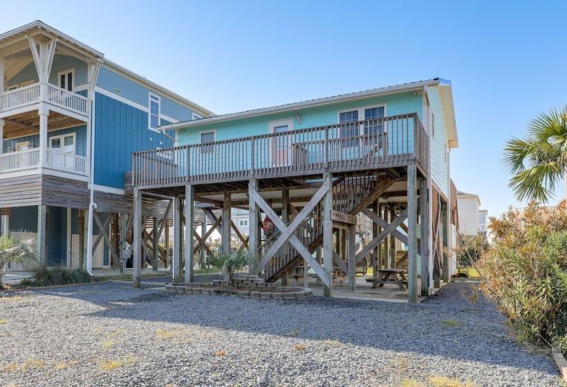 Oak Island Home W/ Covered Patio: Steps To Beach!