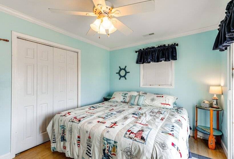 Oak Island Home W/ Covered Patio: Steps To Beach!