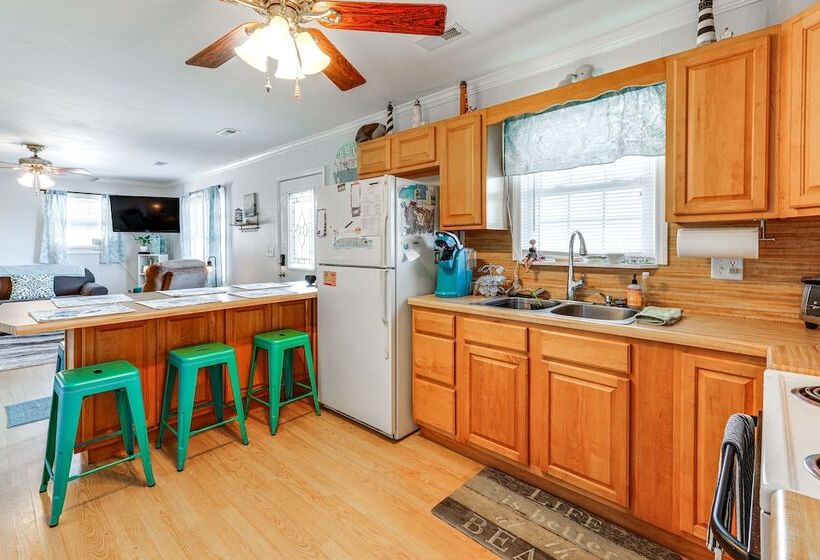 Oak Island Home W/ Covered Patio: Steps To Beach!