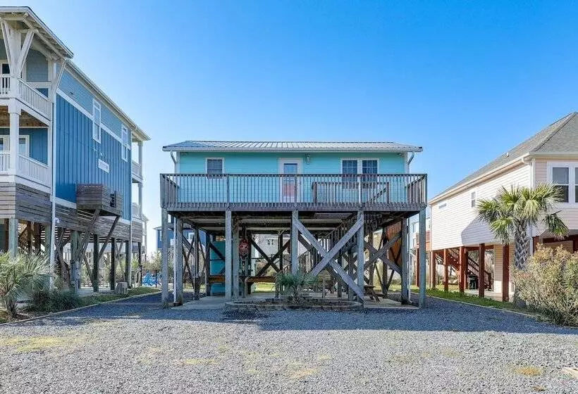 Oak Island Home W/ Covered Patio: Steps To Beach!