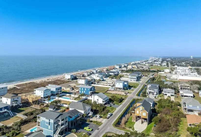Oak Island Home W/ Covered Patio: Steps To Beach!
