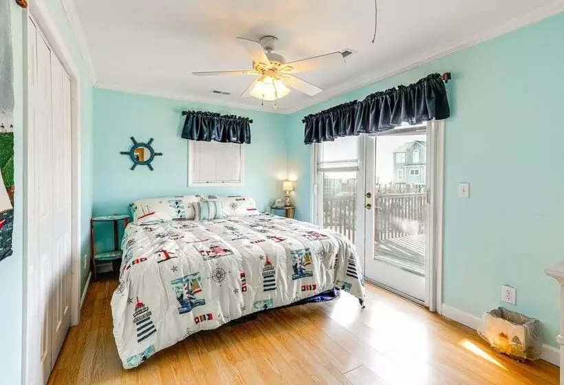Oak Island Home W/ Covered Patio: Steps To Beach!