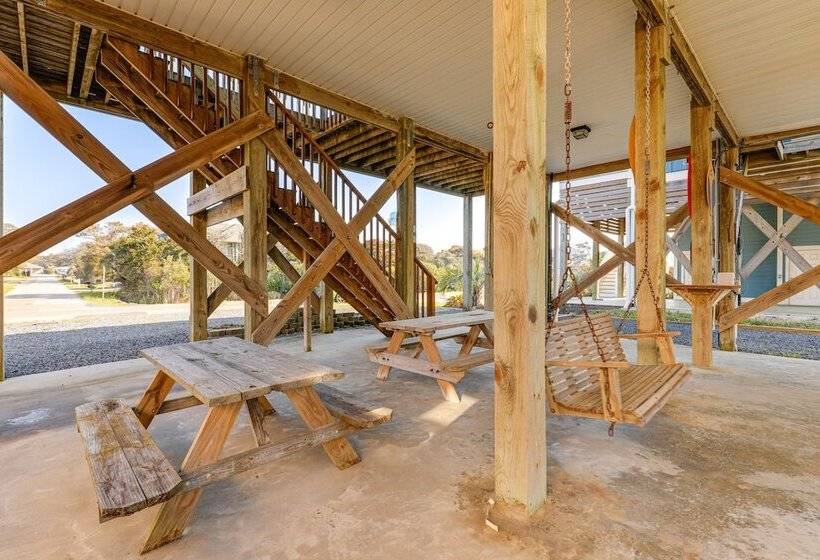 Oak Island Home W/ Covered Patio: Steps To Beach!