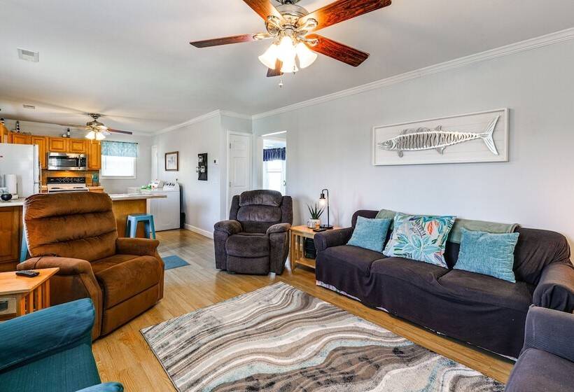 Oak Island Home W/ Covered Patio: Steps To Beach!