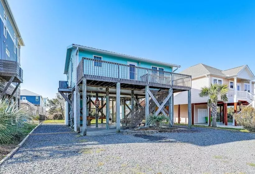 Oak Island Home W/ Covered Patio: Steps To Beach!
