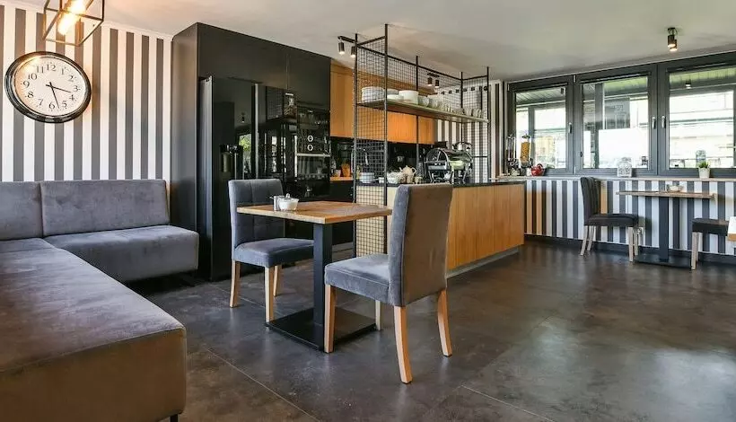 Majatalo Willa Marcel Park