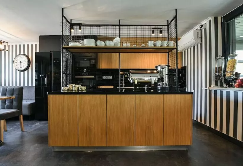 Majatalo Willa Marcel Park