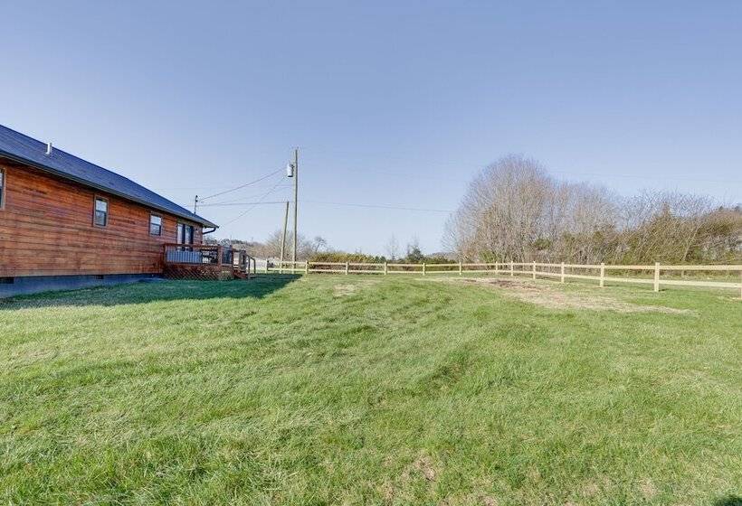 Pet Friendly Countryside Haven Near Cherokee Lake!