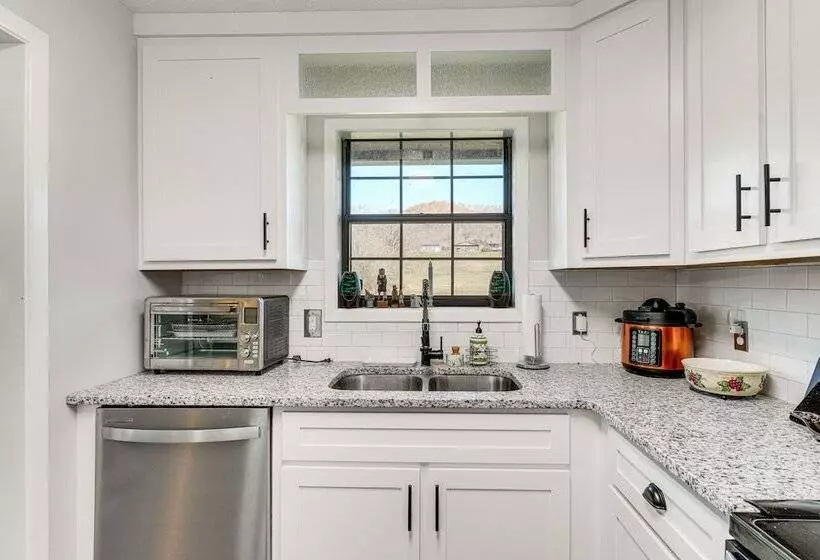 Pet Friendly Countryside Haven Near Cherokee Lake!