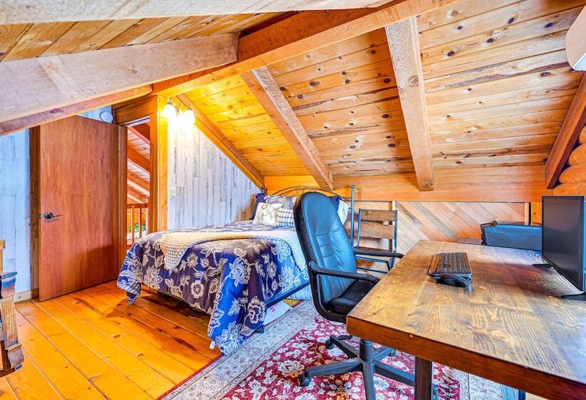 Pet Friendly Munds Park Cabin Near Hiking Trails!