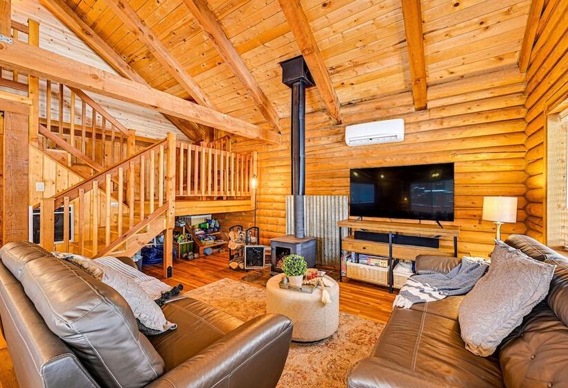 Pet Friendly Munds Park Cabin Near Hiking Trails!