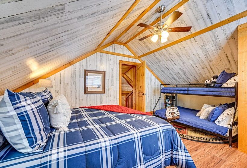 Pet Friendly Munds Park Cabin Near Hiking Trails!