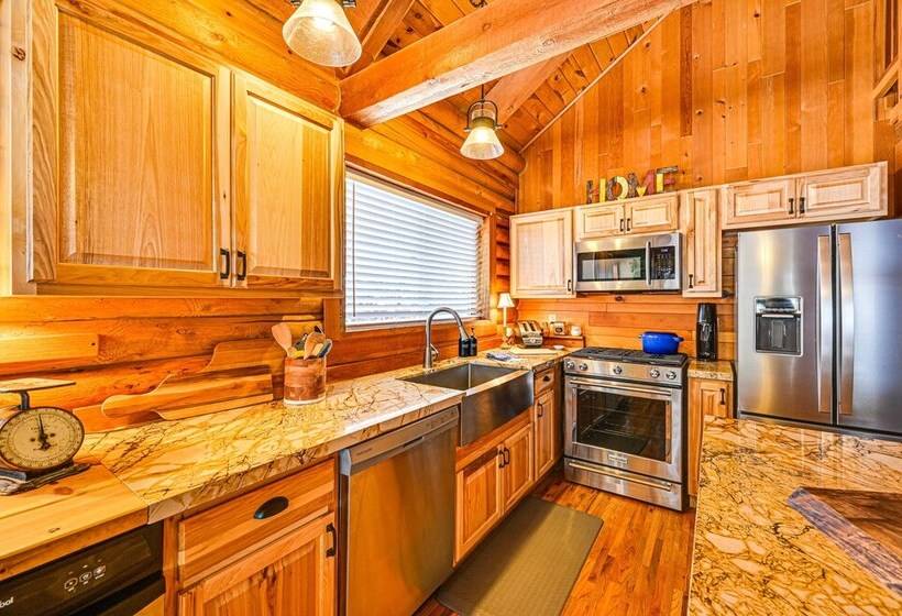 Pet Friendly Munds Park Cabin Near Hiking Trails!