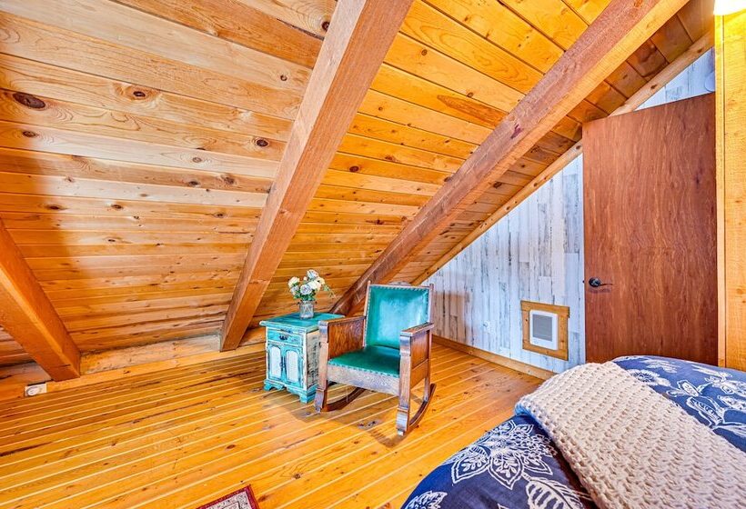 Pet Friendly Munds Park Cabin Near Hiking Trails!