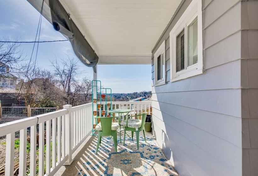 Pet Friendly Pittsburgh Home: 3 Mi To Downtown!