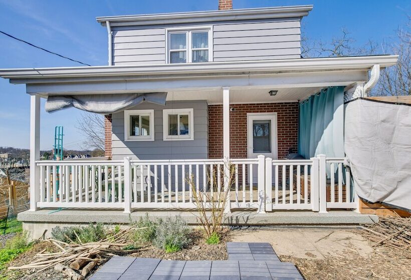 Pet Friendly Pittsburgh Home: 3 Mi To Downtown!